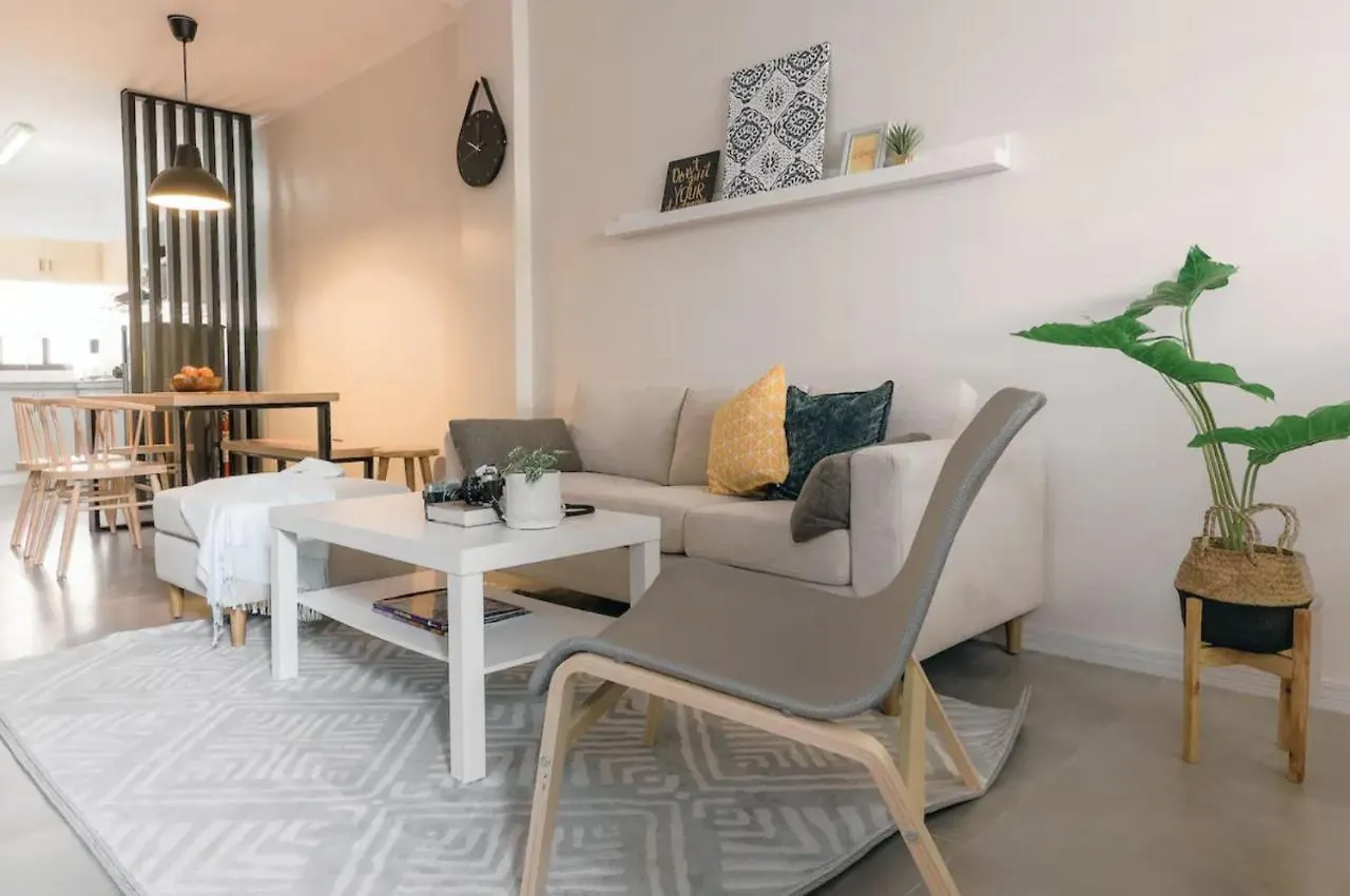 Two Bedroom Residential Home With Own Parking Angeles